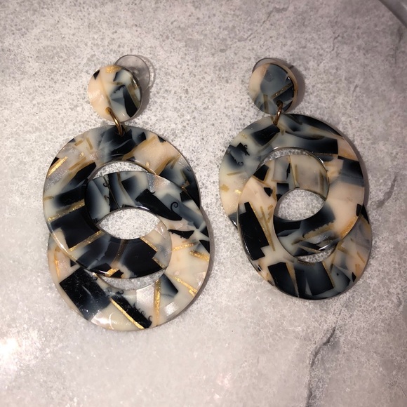 5/$25 Black, Gold, Cream & Gray Earrings - Picture 3 of 4
